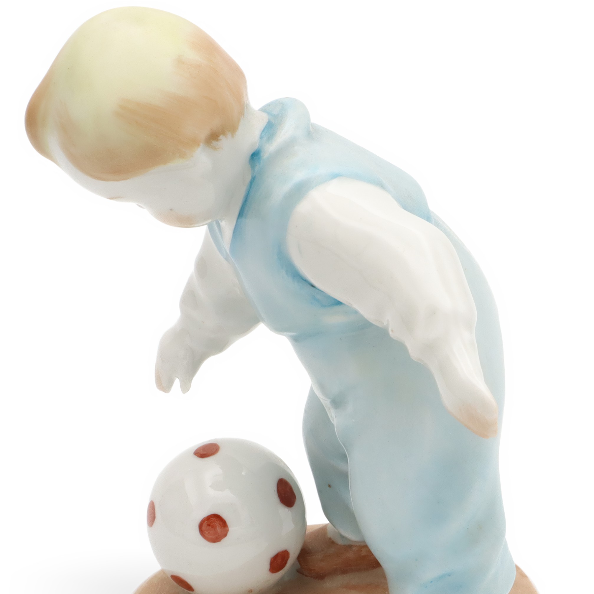 Vintage Zsolnay Porzellanfigurine, Kleines Kind Mit Fußball Von Andras Sinko, Selten Handbemalt 1960er Jahre Ungarn Handbemalt, Keramiksammelskulptur